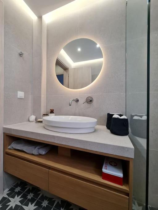 Simple & Noble Apartment